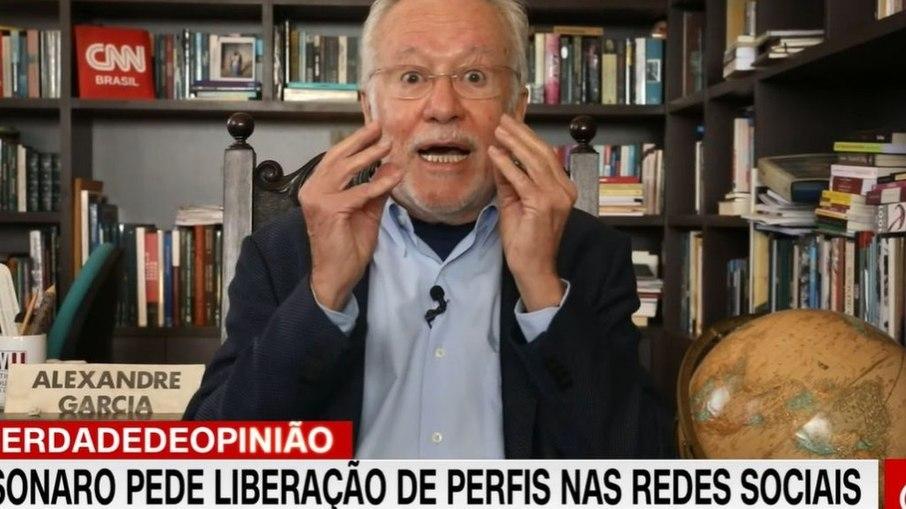 Alexandre Garcia é desmentido pela CNN Brasil ao vivo; assista