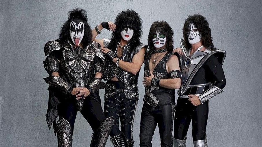 Após Covid-19 adiar turnê do Kiss, Gene Simmons defende uso de máscara e vacina