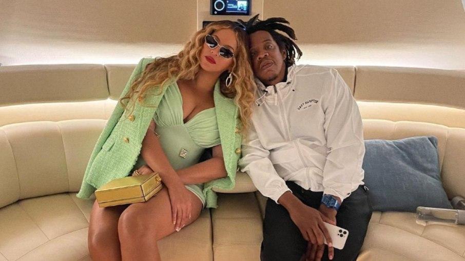 Beyoncé e Jay-Z aproveitam férias no mar de Capri em iate de R$2 bilhões