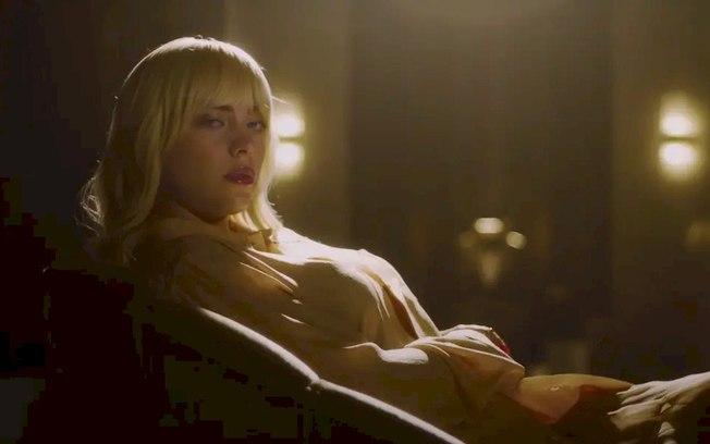 Billie Eilish diz não se divertir com a carreira e culpa a mídia
