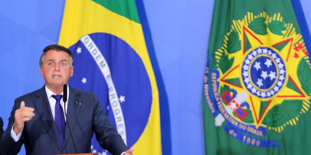 Bolsonaro pede liberação de rodovias aos caminhoneiros