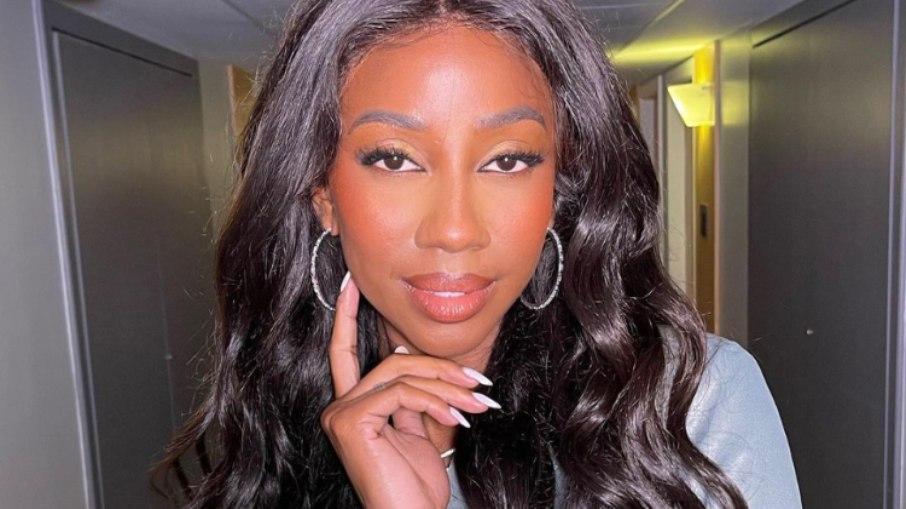 Camilla de Lucas vai às compras em Nova Iguaçu: 'Vim comprar calcinha'