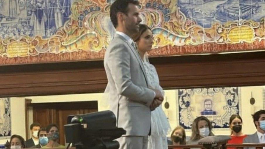 Caroline Celico, ex de Kaká, se casa com sobrinho de Chiquinho Scarpa