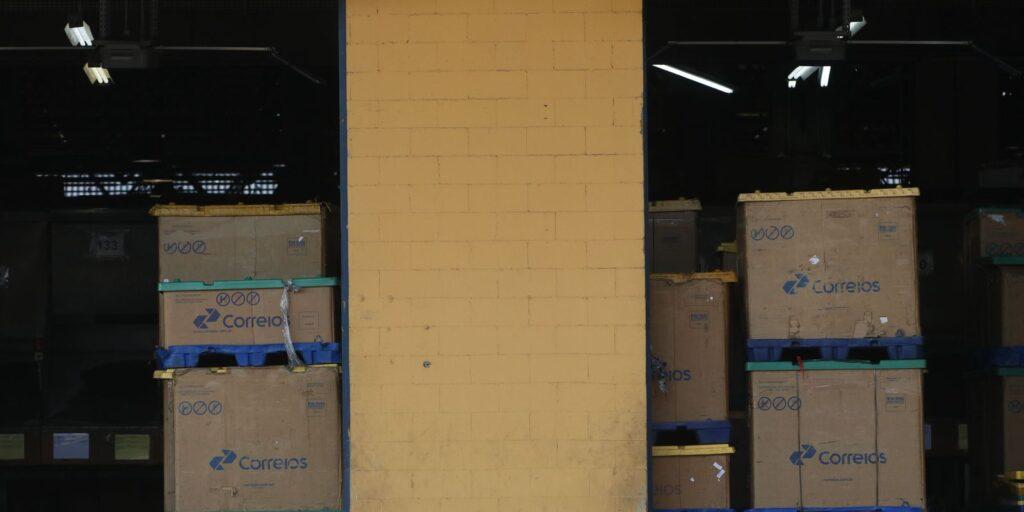 De roupa íntima a joias, veja o que será leiloado pelos Correios