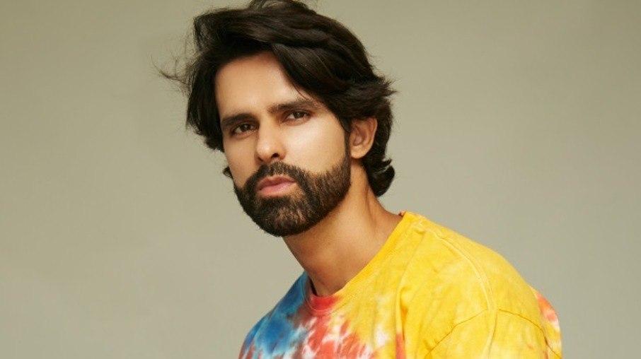 DJ Allison Nunes retorna ao Brasil após turnê mundial