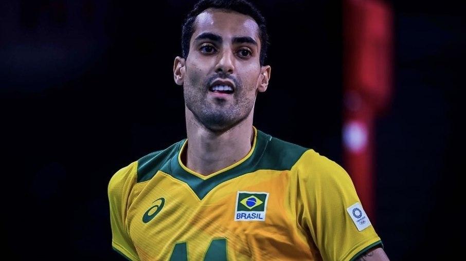 Douglas Souza, do vôlei, é vítima de homofobia em aeroporto: 