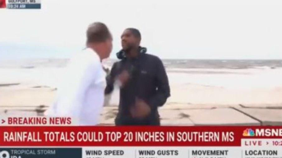 Durante cobertura do Furacão Ida, repórter é agredido e transmissão interrompida