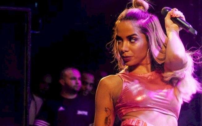 Durante o VMA 2021, Anitta pede aos fãs que se vacinem
