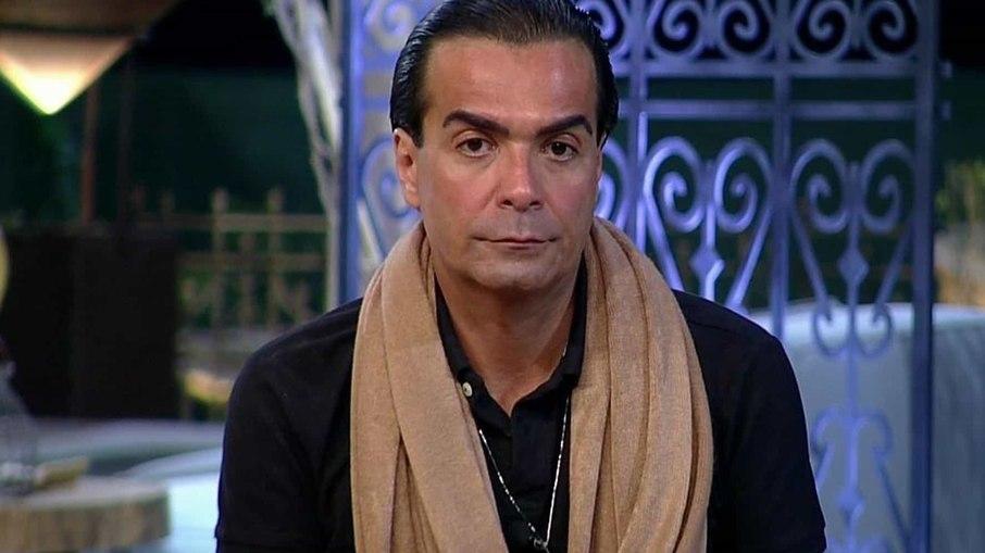 Fábio Arruda em a casa invadida por ladrões armados