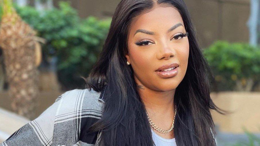 Festão de Ludmilla deixa condôminos revoltados e acaba com bicicleta quebrada