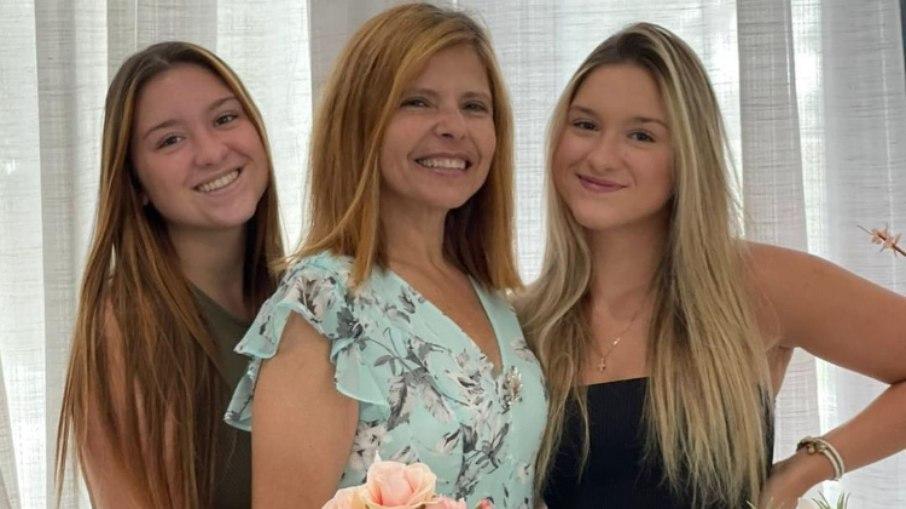 Filhas de Gugu Liberato celebram aniversário da mãe sem o irmão
