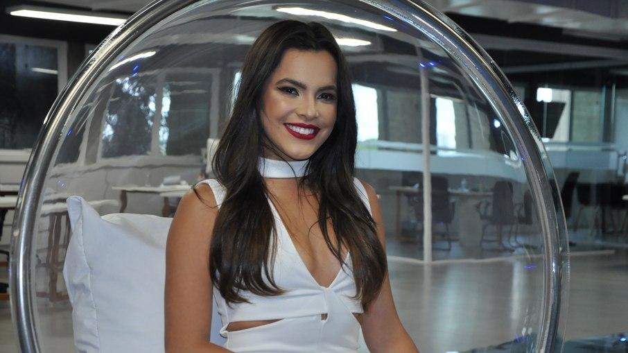 Fora do elenco de 'A Fazenda 13', Emilly Araújo estreia quadro no novo 