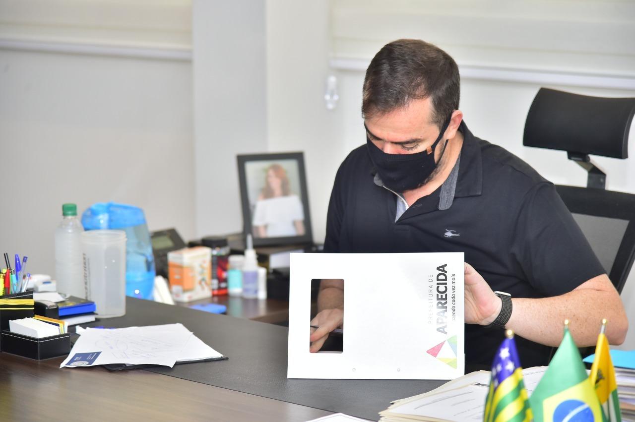 Gustavo sanciona projeto para construção de espaços de convivência para pets em Aparecida