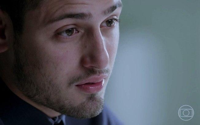 'Império': Maurílio ataca Cristina, apanha de João Lucas e escorraçado