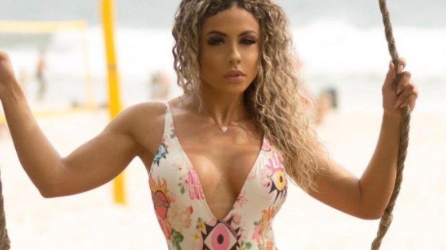 Influenciadora revela que perdeu trabalhos após engordar seis quilos