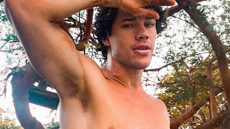 José Loreto posta foto nu e anima seguidores