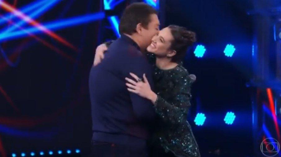 Juliana Paiva presta homenagem a Faustão em dia de estreia do novo 