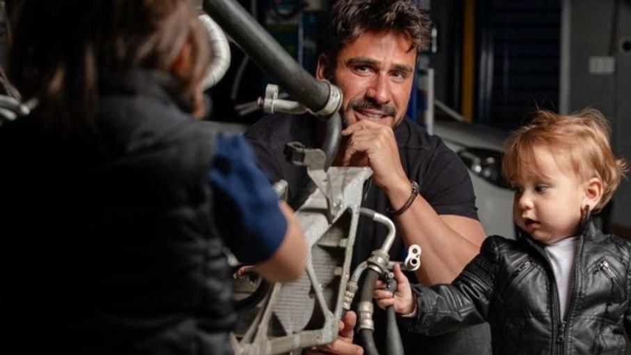 Julio Rocha sugere a troca de imagens de mulheres nuas nas oficinas mecânicas