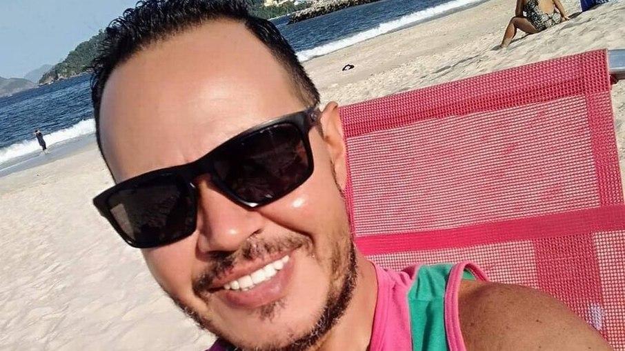 Leandro Almeida, compositor da Mangueira, morre aos 48 anos