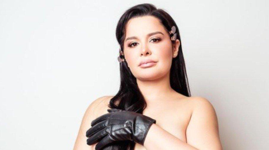 Maraisa faz topless e avisa: 