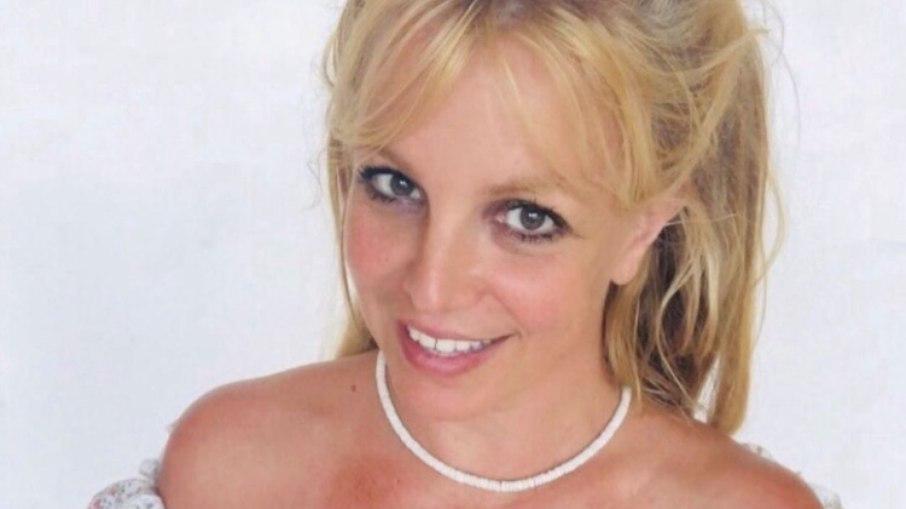 Pai de Britney Spears é suspenso de tutela da cantora