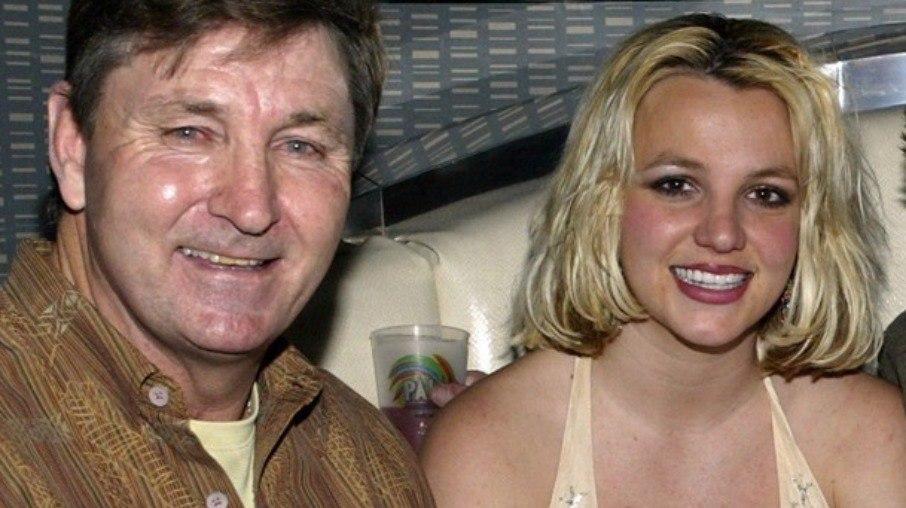 Pai de Britney Spears entra com pedido para encerrar tutela da cantora