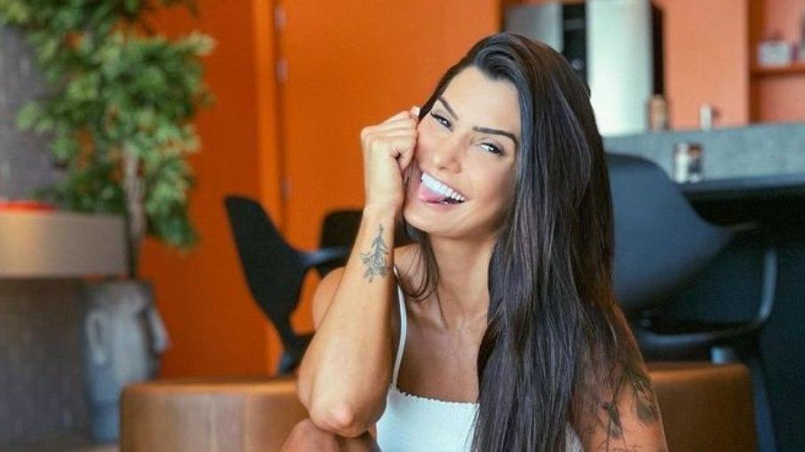 Peoa da Fazenda, Marina Ferrari, é detonada após dizer que bala previne covid