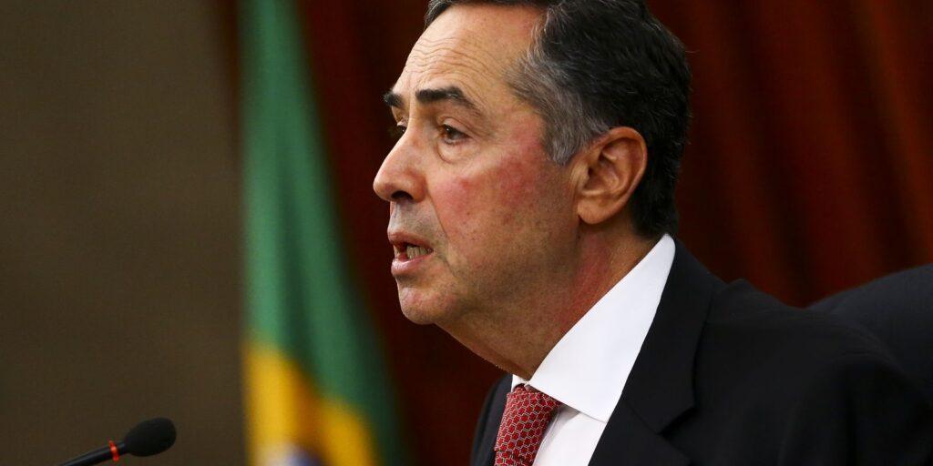 Presidente do TSE defende sistema eleitoral e rebate Bolsonaro