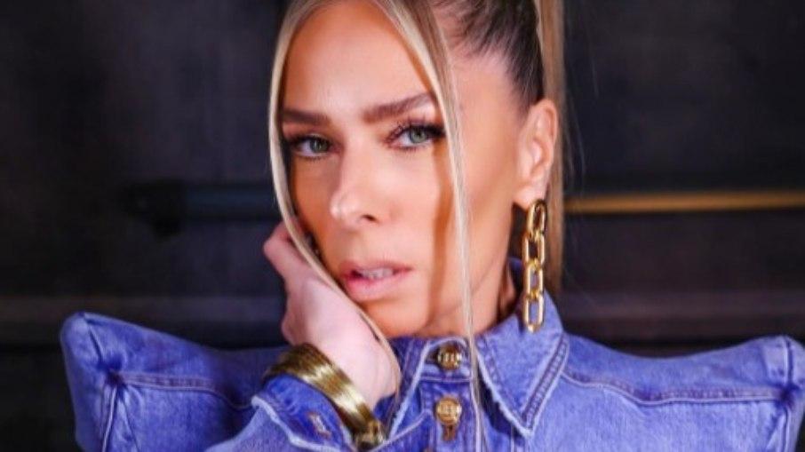 Record libera brinquedos eróticos no confinamento antes de 