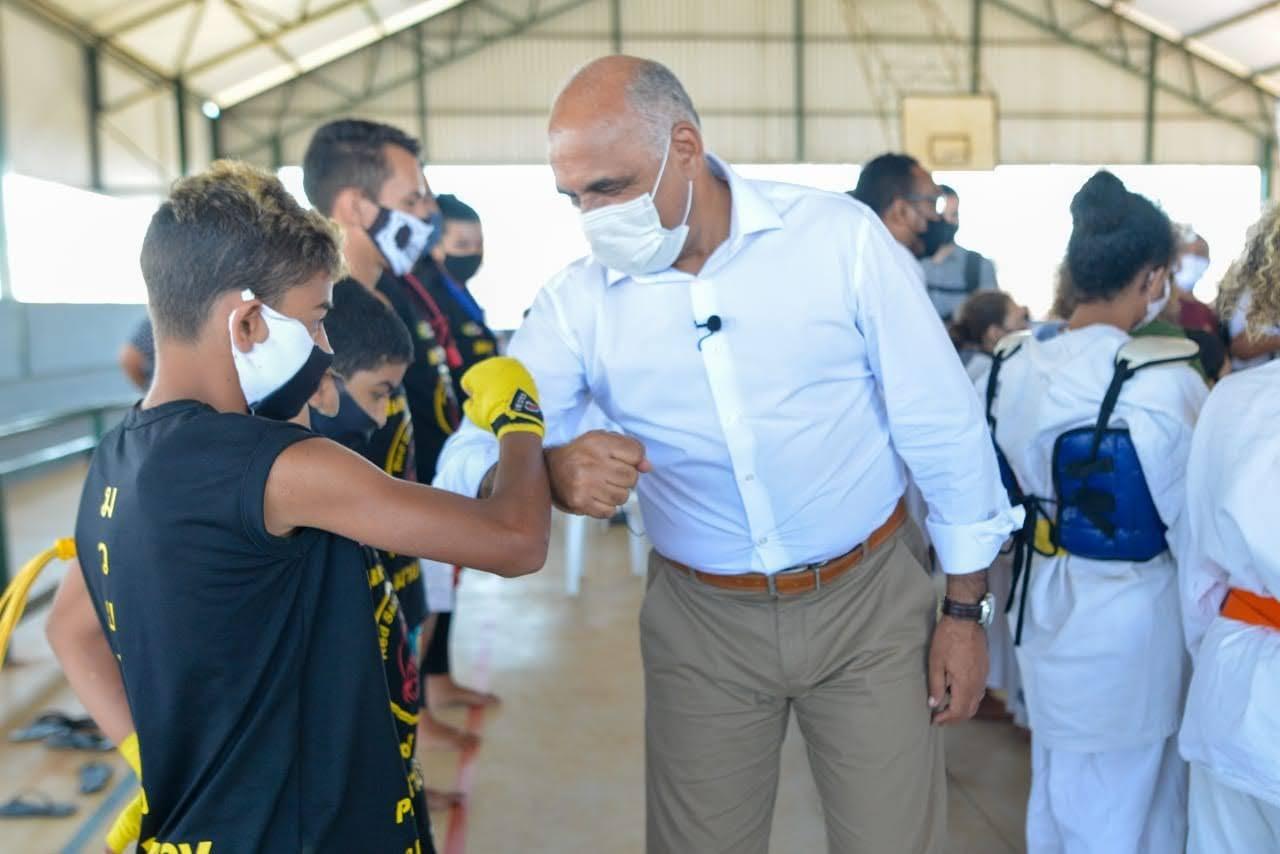 Rogério Cruz anuncia imunização de adolescentes acima de 12 anos contra Covid-19 em Goiânia