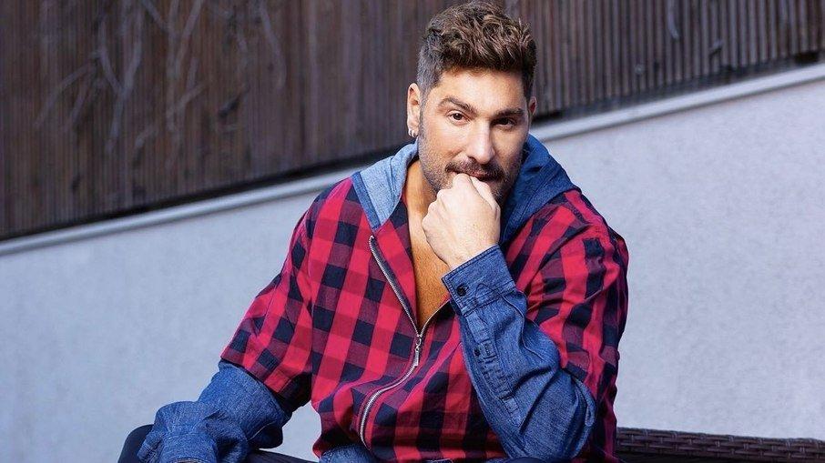 Tarólogo prevê saída do ator Victor Pecoraro do elenco de 