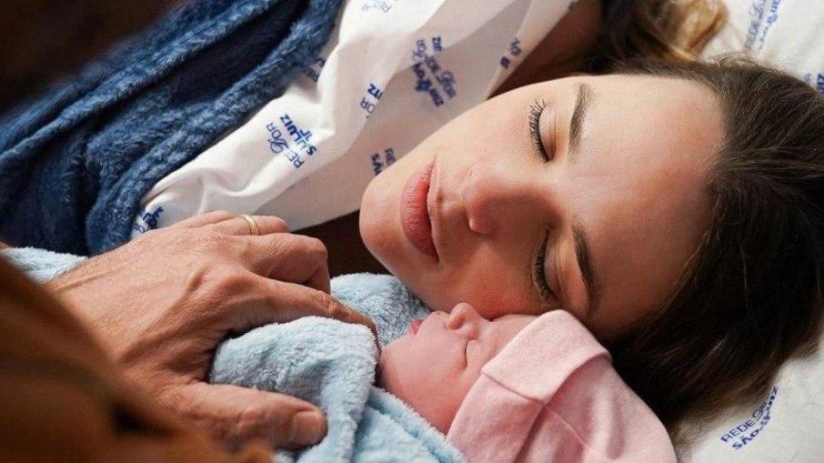 Thaeme Mariôto dá à luz Ivy, sua segunda filha