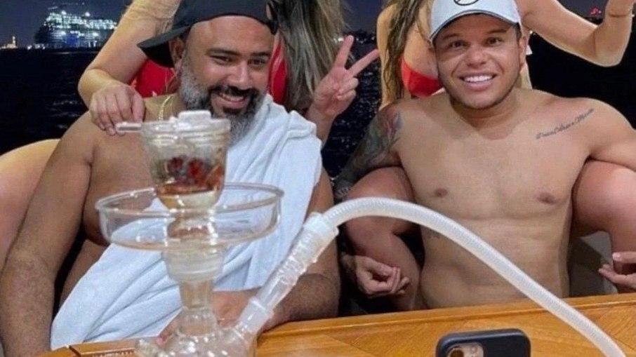 Tierry e Gabi Martins curtem vagem por Dubai com foragido da Justiça
