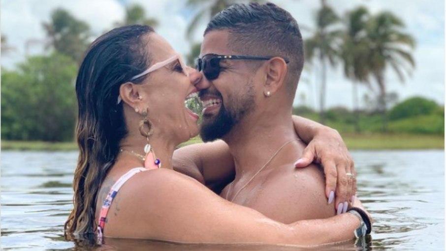 Viviane Araújo se declara em dia do casamento: 