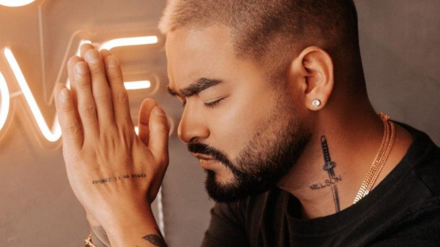 Yudi Tamashiro homenageia pai, vítima de Covid-19, com tatuagem