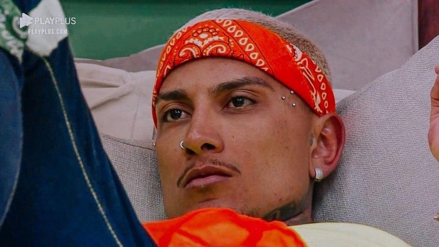 'A Fazenda 13': Dynho, Sthe e Mileide dormem juntos depois da festa