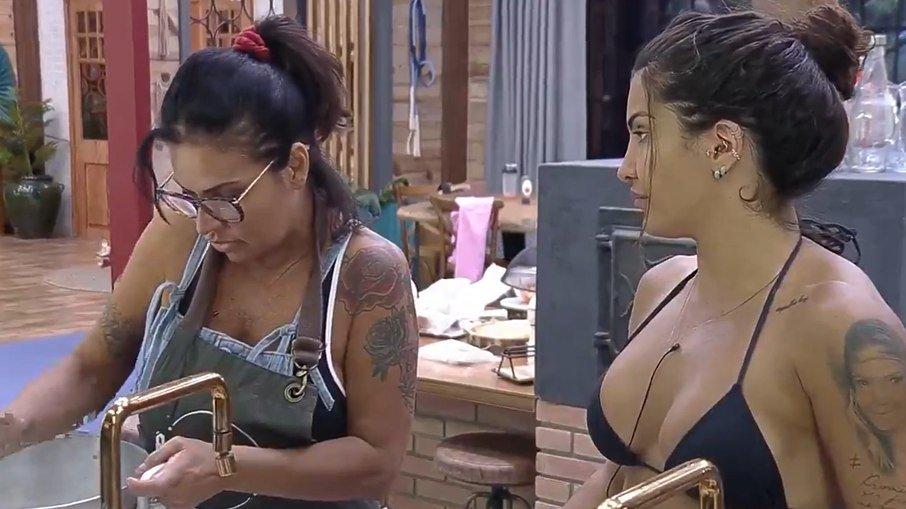 'A Fazenda 13': Marina Ferrari pede desculpas a Solange Gomes