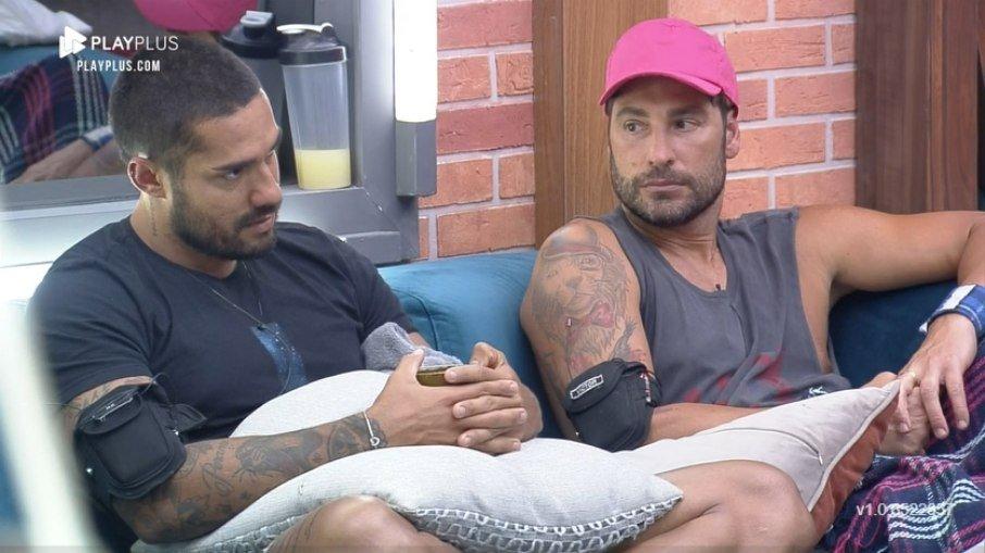 'A Fazenda 13': Victor Pecoraro revela que recebeu oito pontos perto do ânus