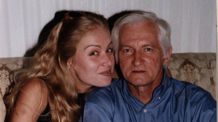 Angélica desabafa sobre estado de saúde do pai após AVC: 