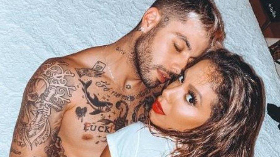 Anitta faz post sob mitomania e fãs apontam indireta para Gui Araújo