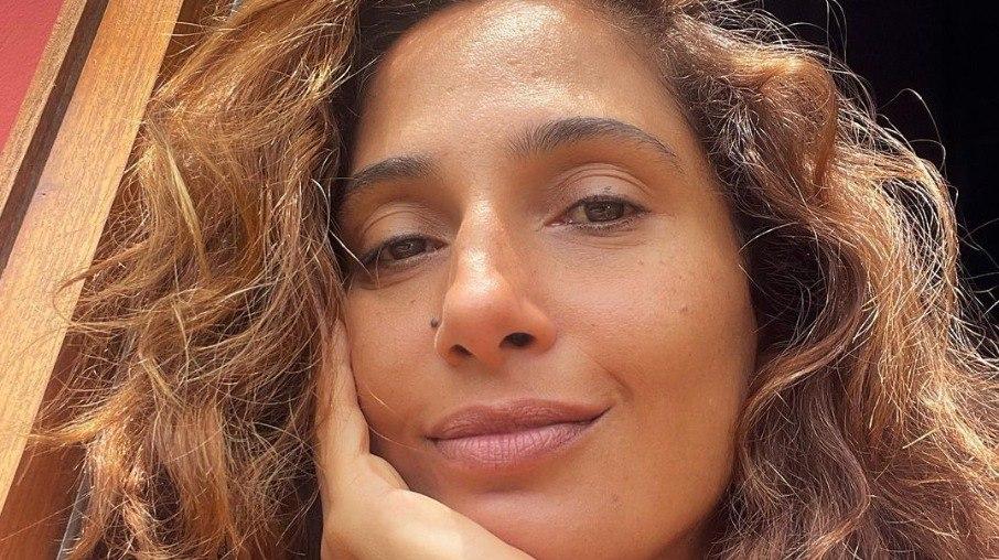 Camila Pitanga é atacada por assumir novo relacionamento e rebate