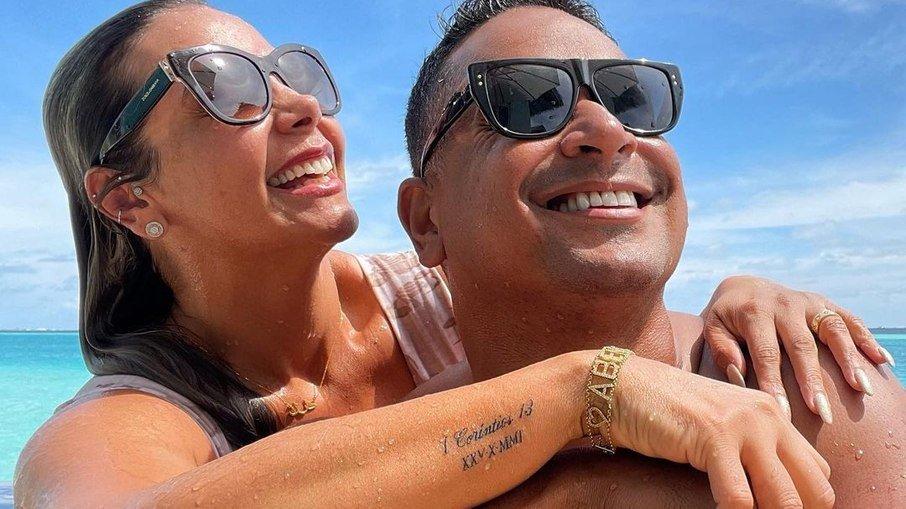 Carla Perez e Xanddy fazem tatuagem de casal; veja fotos