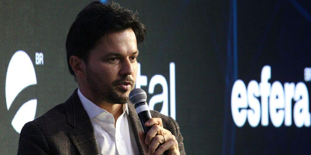 Correios ficarão com o 