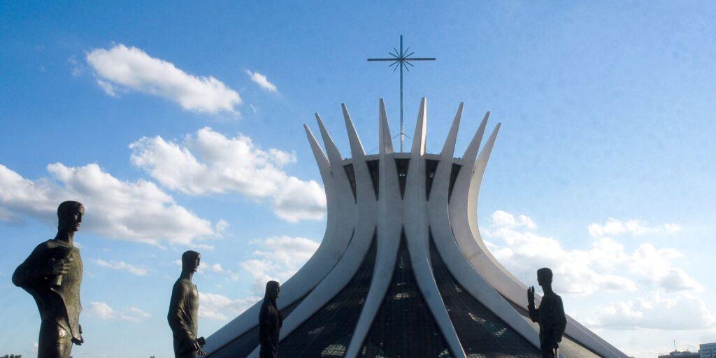Dia da Padroeira do Brasil é comemorado com missas em Brasília