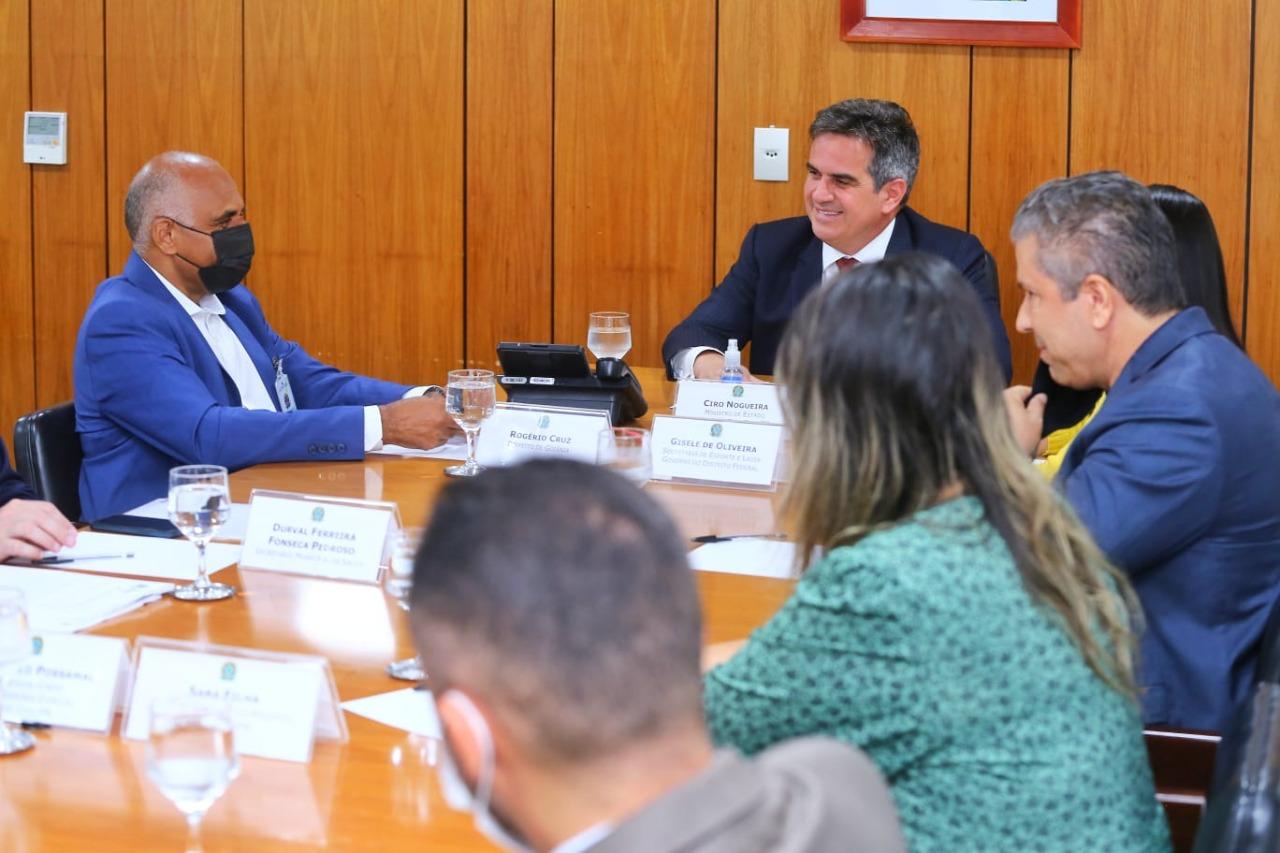 Em Brasília, prefeito Rogério Cruz busca apoio para habilitação de UPAs da capital