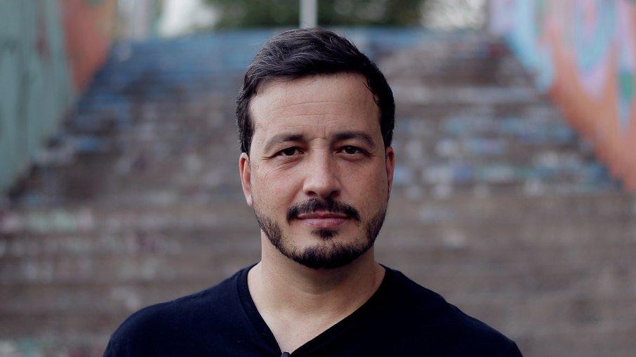 Ex-repórter do CQC, Rafael Cortez lança clipe para divulgar single 