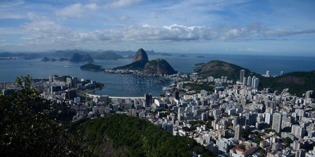 Feriadão de Nossa Senhora Aparecida terá céu nublado e chuva no Rio