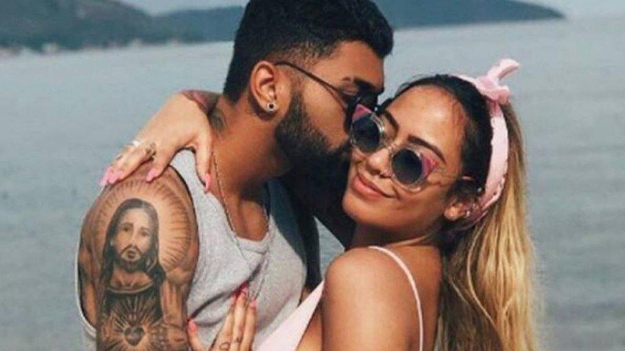 Gabigol visita apartamento com Rafaella Santos