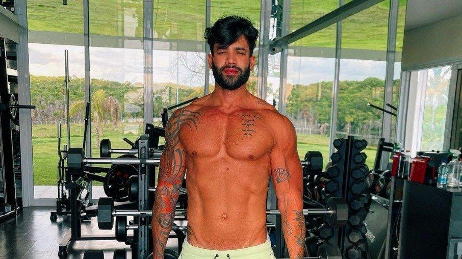 Gusttavo Lima posta fotos malhando e recebe elogios: 
