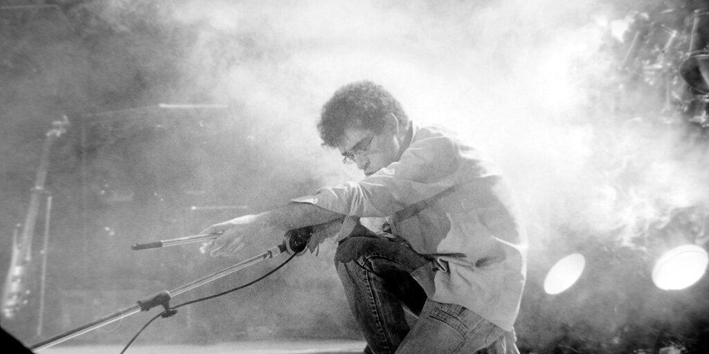 Hoje é Dia: 25 anos sem Renato Russo; conheça esse ídolo do rock